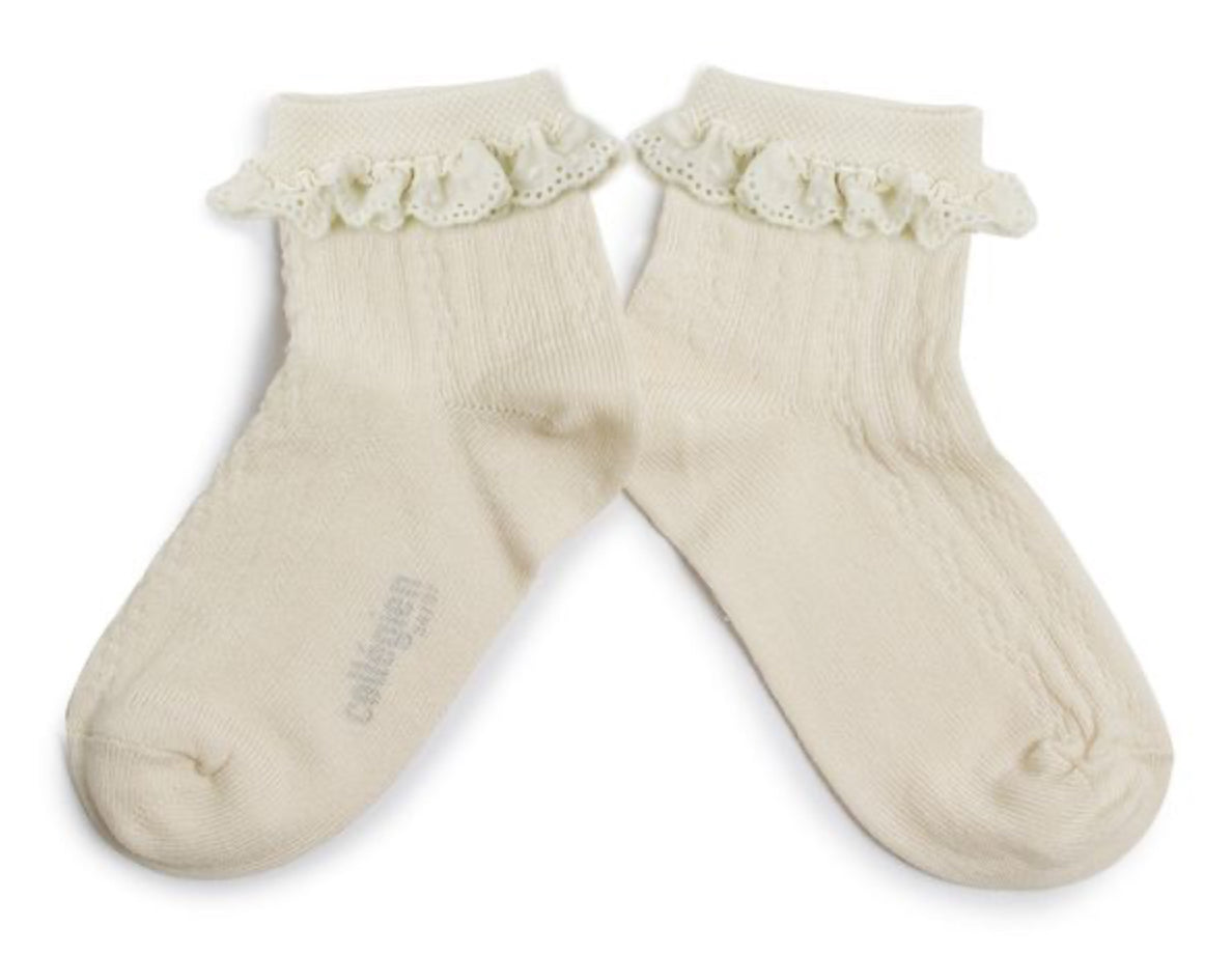 Marie-Antoinette
Lightweight Pointelle Socks w/Broderie Anglaise
